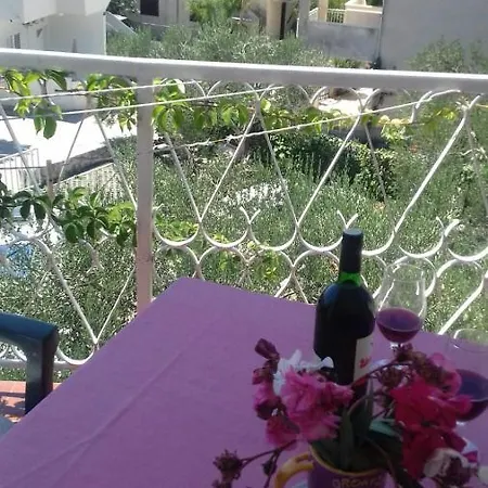 Vila Kamena 49 בית הארחה טוצפי
