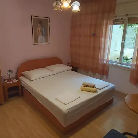 Vila Kamena 49 בית הארחה טוצפי